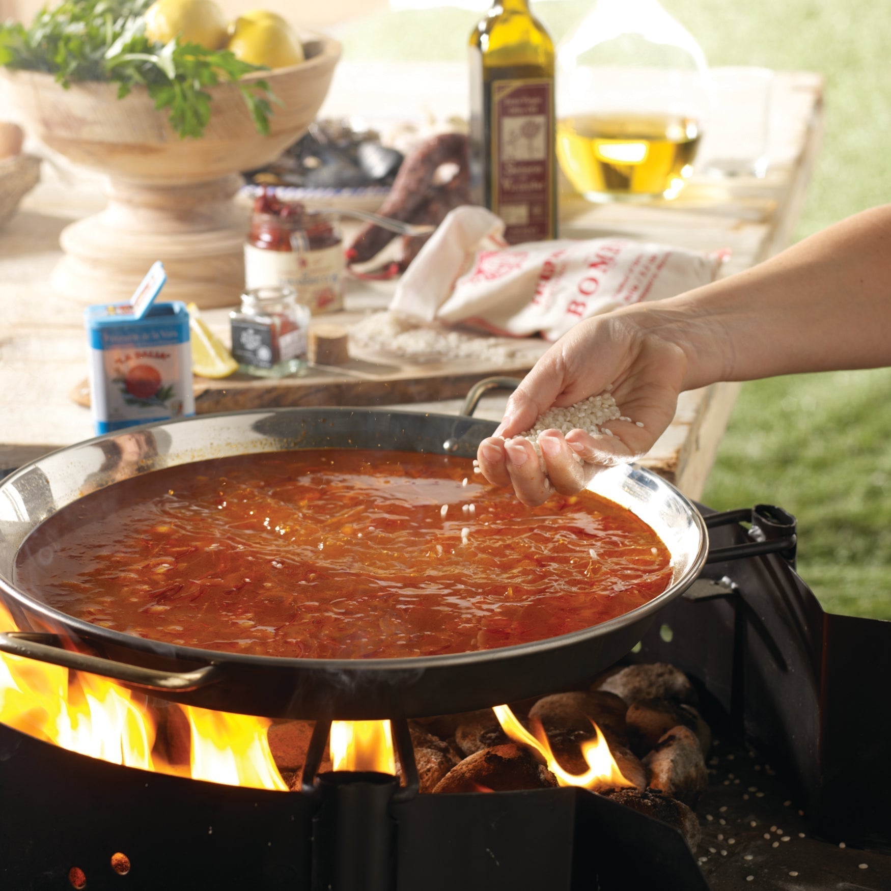 How to Choose a Paella Pan