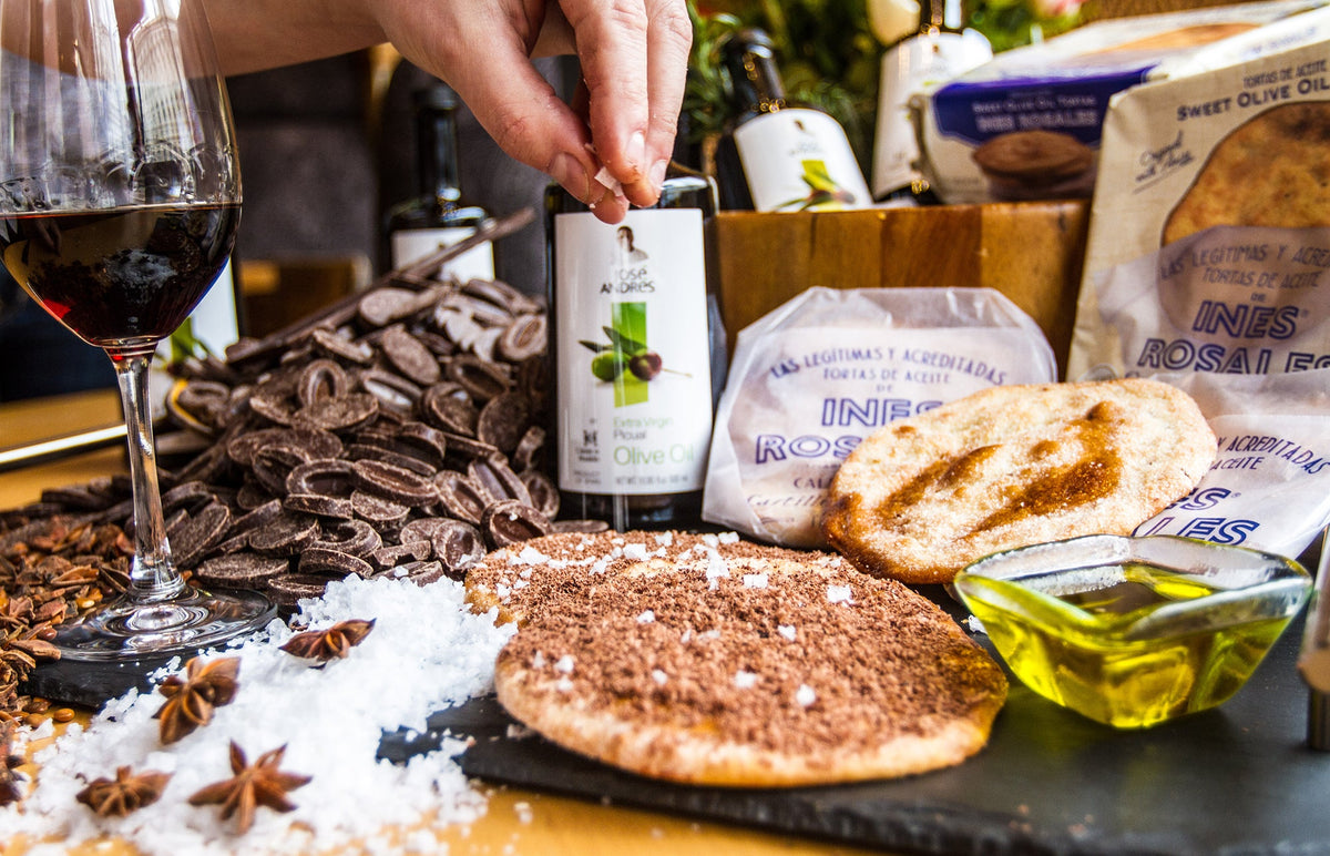 Anise Tortas de Aceite with Chocolate