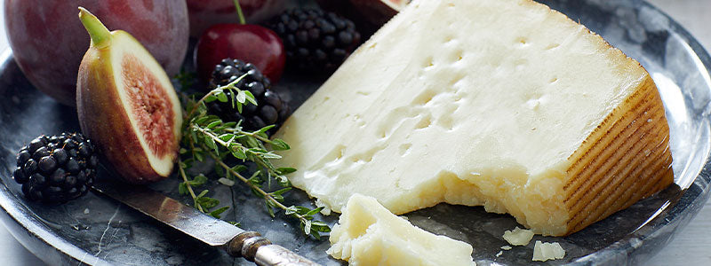 Photo of Valdeon Blue Cheese with slice on baguette round
