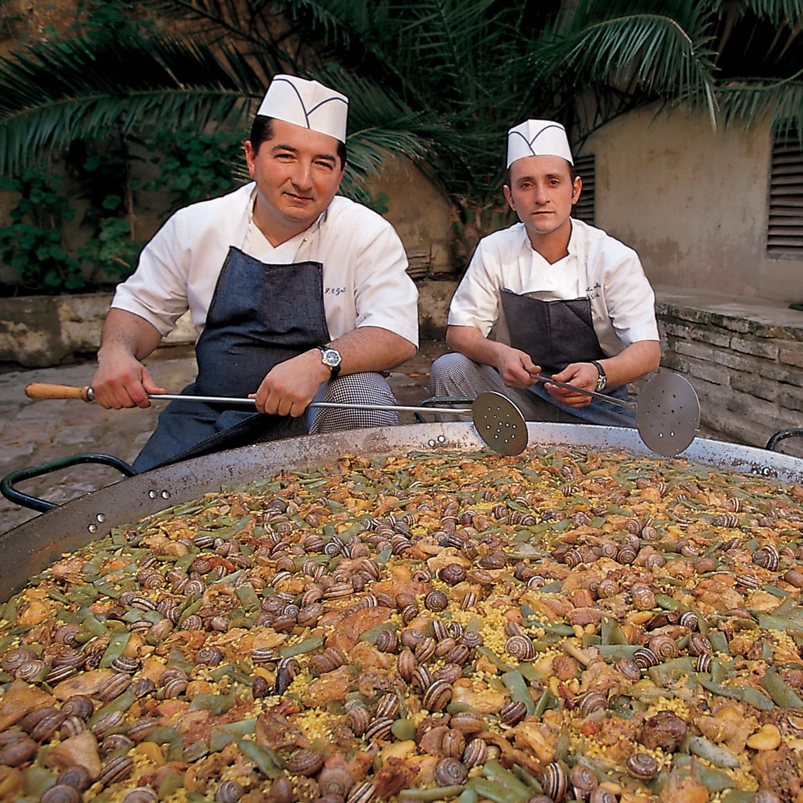 How to Choose a Paella Pan